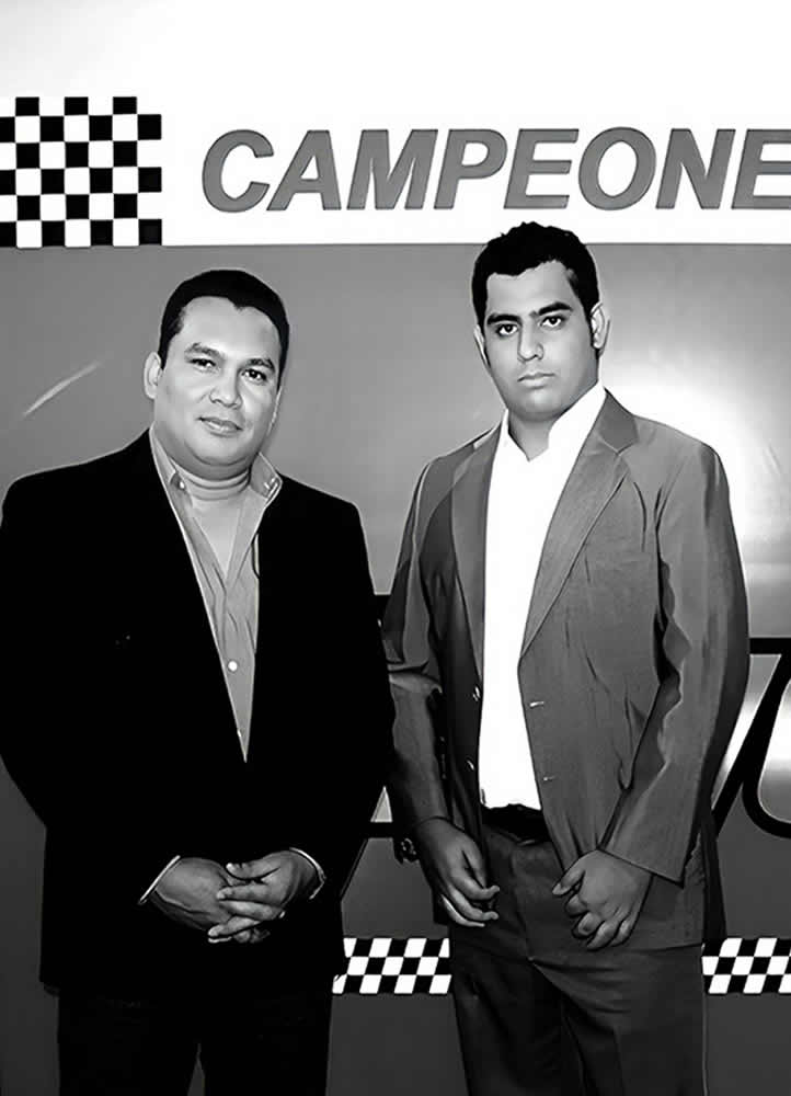 Grupo personas trabajando con metodologías agiles